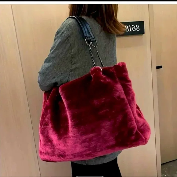 Stylish Faux Rabbit Feel Fur Purse (Back By Popular Demand) Bundle Free Gloves - Picture 3 of 10